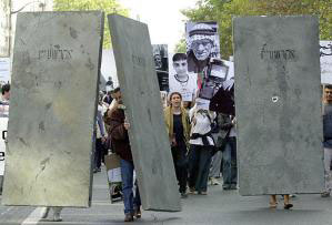 Manifestazione contro il muro in Palestina