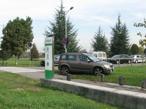 Parcheggio abusivo presso la Casa del parco