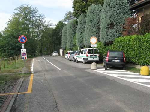 Parcheggio abusivo presso la Casa del parco