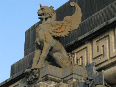 Manufatto in ferro al Cimitero di Seregno