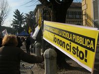 Arcore - manifestazione contro Berlusconi