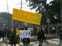 Arcore - manifestazione contro Berlusconi