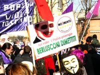 Arcore - manifestazione contro Berlusconi