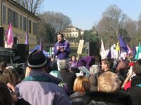 Arcore - manifestazione contro Berlusconi