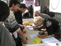 Arcore - manifestazione contro Berlusconi