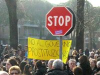 Arcore - manifestazione contro Berlusconi