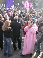Arcore - manifestazione contro Berlusconi