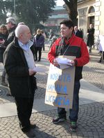 Arcore - manifestazione contro Berlusconi