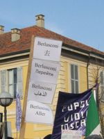 Arcore - manifestazione contro Berlusconi