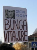 Arcore - manifestazione contro Berlusconi