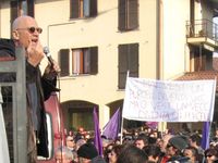 Arcore - manifestazione contro Berlusconi