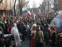 Arcore - manifestazione contro Berlusconi