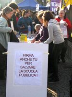 Arcore - manifestazione contro Berlusconi