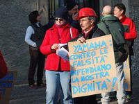 Arcore - manifestazione contro Berlusconi