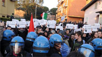 Arcore - manifestazione contro Berlusconi