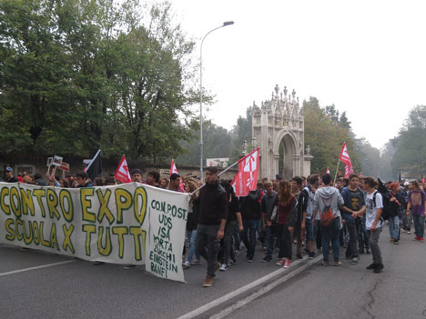 Manifestazione studentesca a Monza