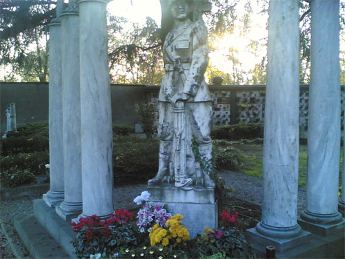 Monumento ai caduti fascisti al cimitero di Monza
