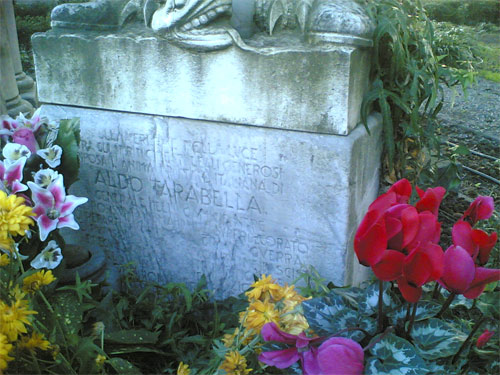 Tomba della camicia nera Aldo Tarabella al cimitero di Monza
