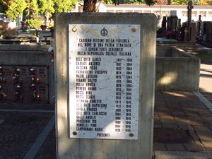 Lapide fascista al cimitero di Seregno