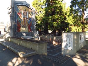 Lapide fascista al cimitero di Seregno