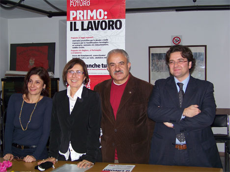 Da sinistra la segretaria Corinna Biancorosso, i consiglieri comunali Giuseppina Minotti e Francesco Mandarano e Vincenzo Ascrizzi della segreteria del PRC Brianza.